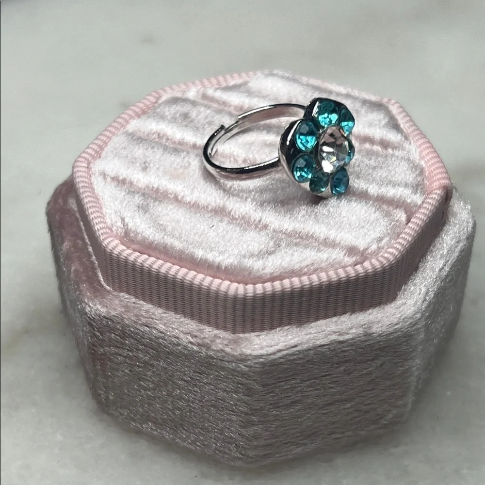 Elegant Silver and Blue Heart Ring